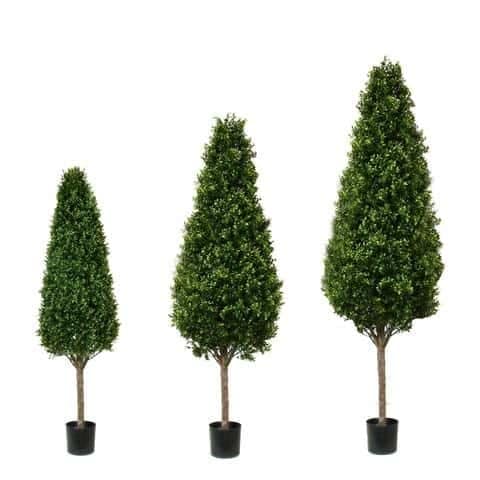 Artificial Tower Topiary Topiary trees in pots for garden design and outdoor decor.